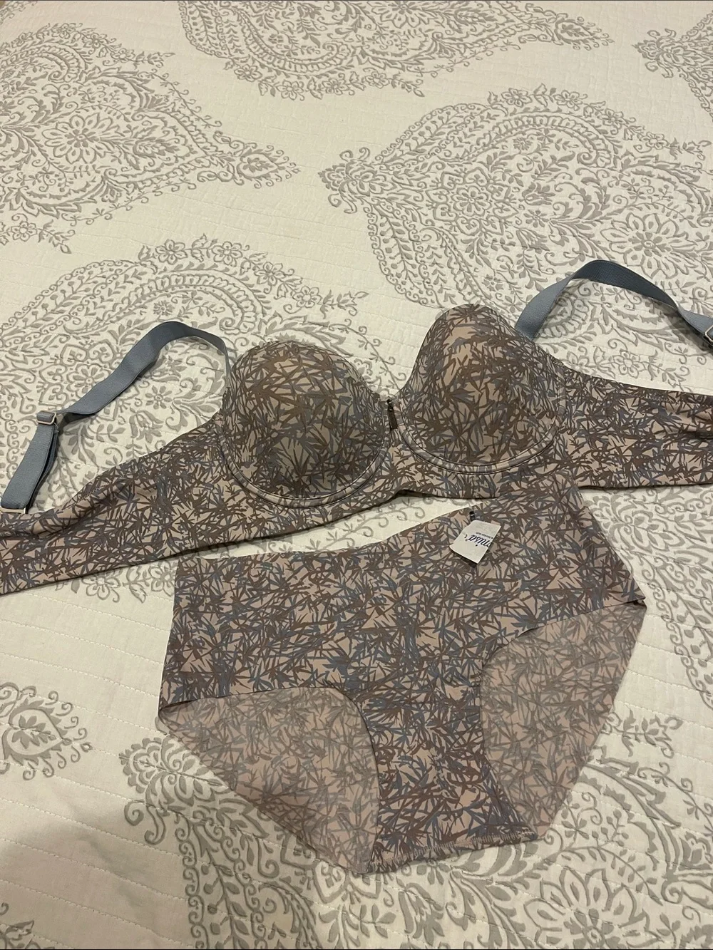 Leonisa 36D Printed Underwire Bra & High-Waist Brief Set in Taupe and Gray - Picture 1 of 3